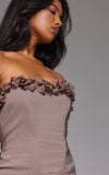 https://cdn-img.prettylittlething.com/0/1/c/5/01c5faf9b36ada921d57f7258cc2e17b2b81bc5d_cnk5435_4.jpg
