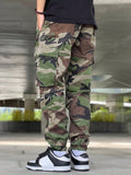 Manfinity Hypemode Loose Fit Men's Camouflage Print Cargo Pants With Flap Pockets Baggy Long Camo Graphic Army Green Going Out