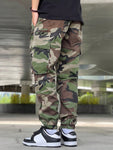 Manfinity Hypemode Loose Fit Men's Camouflage Print Cargo Pants With Flap Pockets Baggy Long Camo Graphic Army Green Going Out