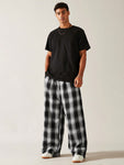 Manfinity UrbanChill Men's Plaid Trousers With Pockets