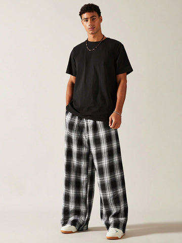 Manfinity UrbanChill Men's Plaid Trousers With Pockets