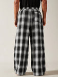 Manfinity UrbanChill Men's Plaid Trousers With Pockets