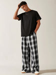 Manfinity UrbanChill Men's Plaid Trousers With Pockets