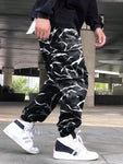 Manfinity Hypemode Loose Fit Men's Camouflage Print Cargo Pants With Flap Pockets Baggy Long Camo Graphic Army Green Going Out