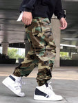 Manfinity Hypemode Loose Fit Men's Camouflage Print Cargo Pants With Flap Pockets Baggy Long Camo Graphic Army Green Going Out