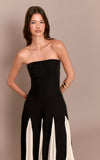 https://cdn-img.prettylittlething.com/9/9/e/7/99e759168fddb87a0c7906643ccf457956e8cd35_CNM2455_4_black_bandeau_contrast_chiffon_pleated_maxi_dress.jpg